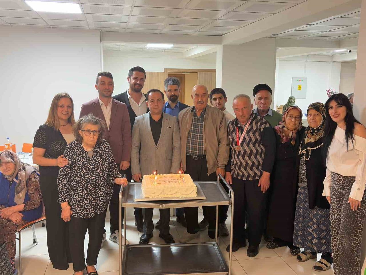 TOSYA BELEDİYE BAŞKAN YARDIMCISI AHMET BÜYÜKACAR, 1 EKİM DÜNYA YAŞLILAR GÜNÜ DOLAYISIYLA TOSYA...