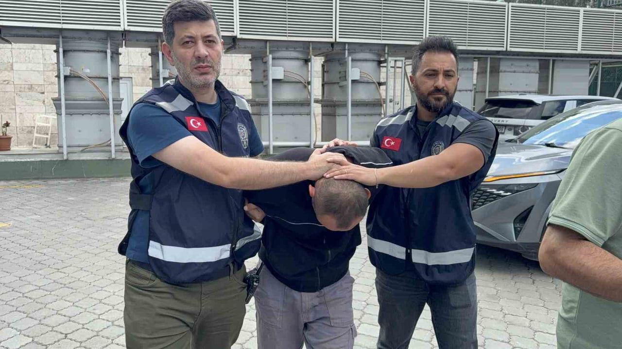 SAMSUN’UN TEKKEKÖY İLÇESİNDE S.C., MESAİ ARKADAŞINI KÜFÜRLEŞME NEDENİYLE ÇIKAN KAVGADA FALÇATAYLA...