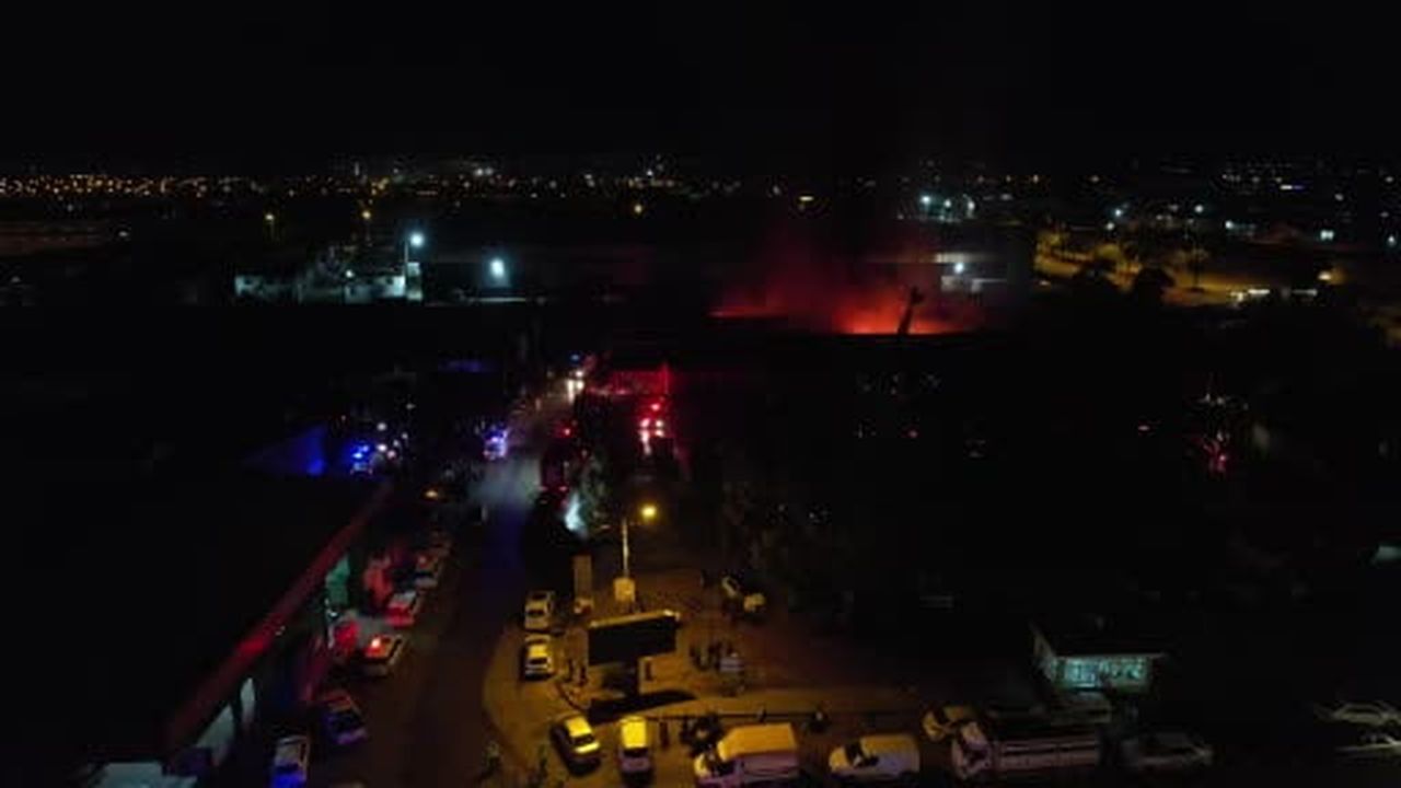 Adana halinde korkutan yangın: 15 iş yeri kullanılamaz hale geldi
