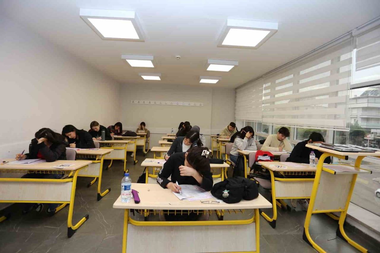 KEPEZ BELEDİYESİ’NİN DESTEK EĞİTİM KURSLARI, YKS VE LGS SONUÇLARINDA ELDE EDİLEN BAŞARILARLA...