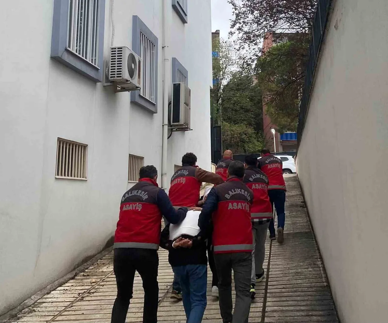 BALIKESİR, İSTANBUL VE KARS'TA DÜZENLENEN OPERASYONDA 6 KİŞİ TUTUKLANDI