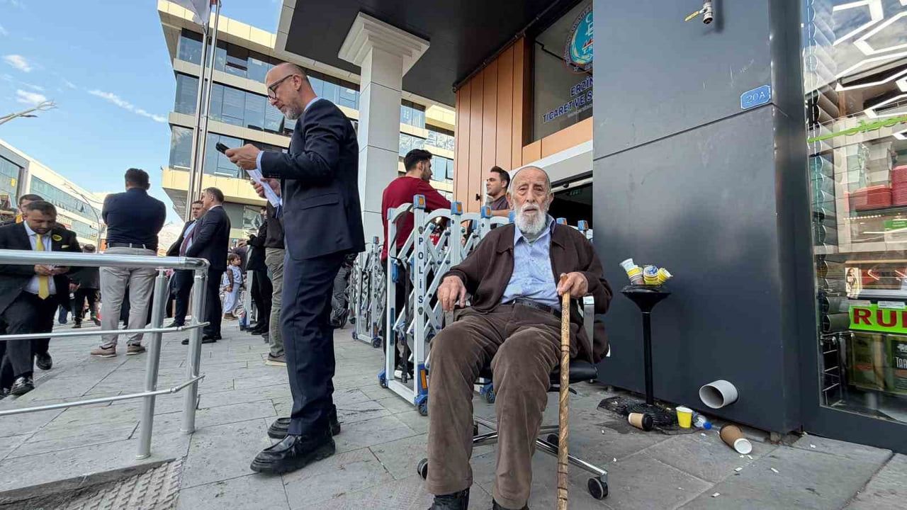 ERZİNCAN TİCARET VE SANAYİ ODASININ (TSO) SEÇİMLERİNDE, ODANIN YAŞAYAN EN ESKİ ÜYESİ OLDUĞU...