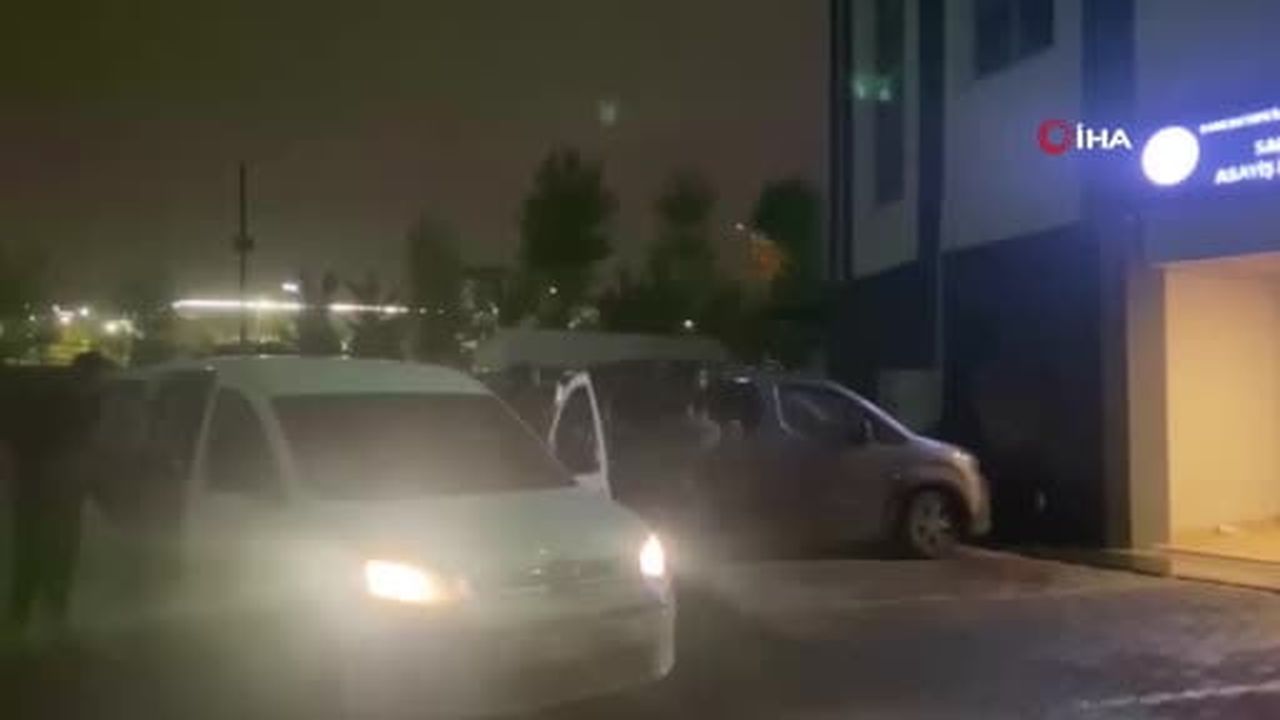 Sancaktepe'de pazar yerinde esnaflar arasında çıkan bıçaklı kavgada 1 kişi hayatını kaybetti: 3...