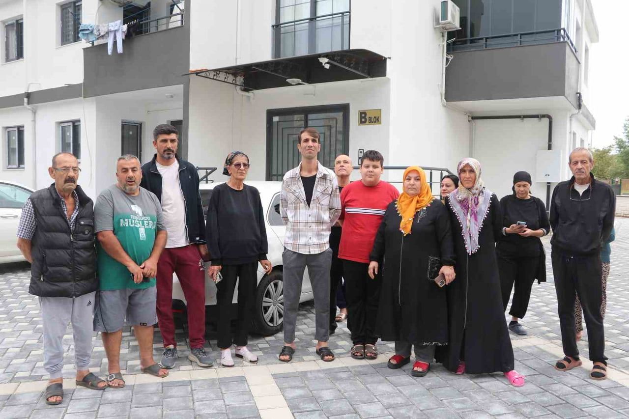ADANA’DA 11 KATLI APARTMANIN SAKİNLERİ, SIK SIK ARIZALANAN ASANSÖR NEDENİYLE MAĞDURİYET...