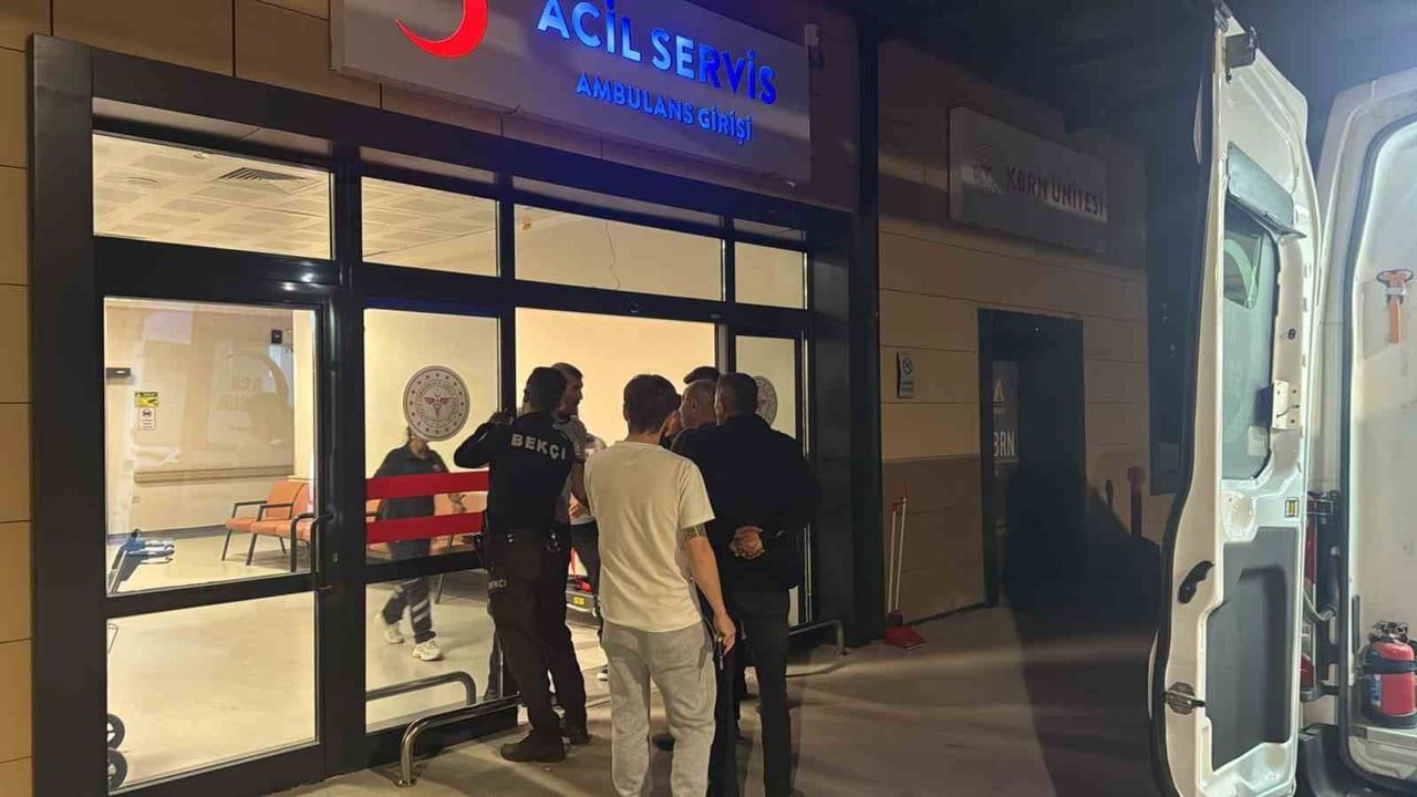 ANKARA’NIN AKYURT İLÇESİNDE KARŞIDAN KARŞIYA GEÇEN YAYA, BİR OTOMOBİLİN ÇARPMASI SONUCU AĞIR...