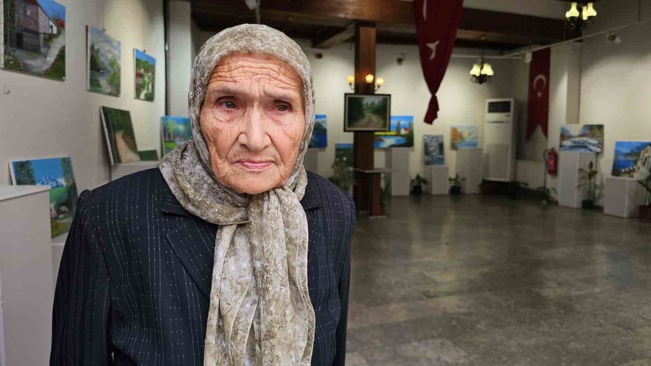 ZONGULDAK'TA TELEVİZYONDAKİ RESİM PROGRAMLARINI İZLEYEREK SANAT HAYATINA ADIM ATAN 81 YAŞINDAKİ...