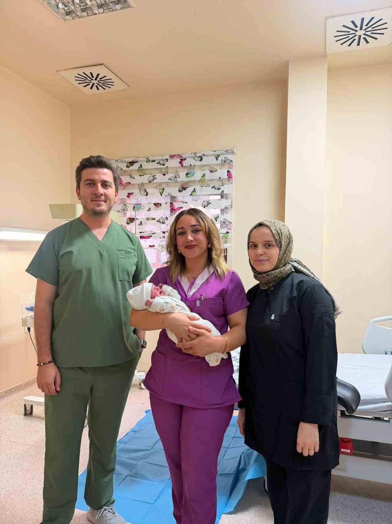PATNOS DEVLET HASTANESİNDE BÜYÜK BAŞARI: İLKİ SEZARYEN OLAN ANNE İKİNCİ BEBEĞİNİ NORMAL DOĞUMLA...
