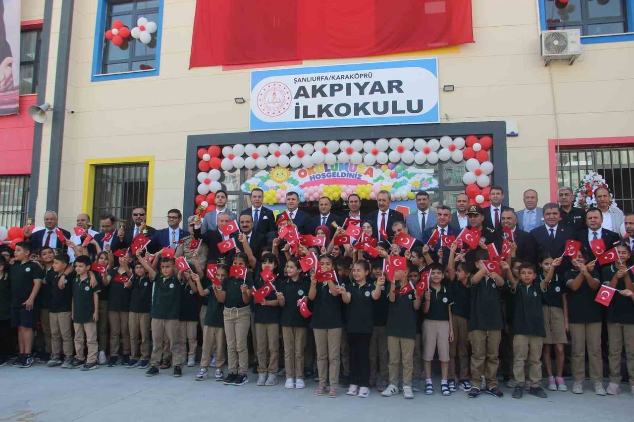 KARAKÖPRÜ İLÇESİNDEKİ AKPIYAR İLKOKULU'NDA YENİ EĞİTİM ÖĞRETİM YILININ BAŞLAMASI DOLAYISIYLA TÖREN...