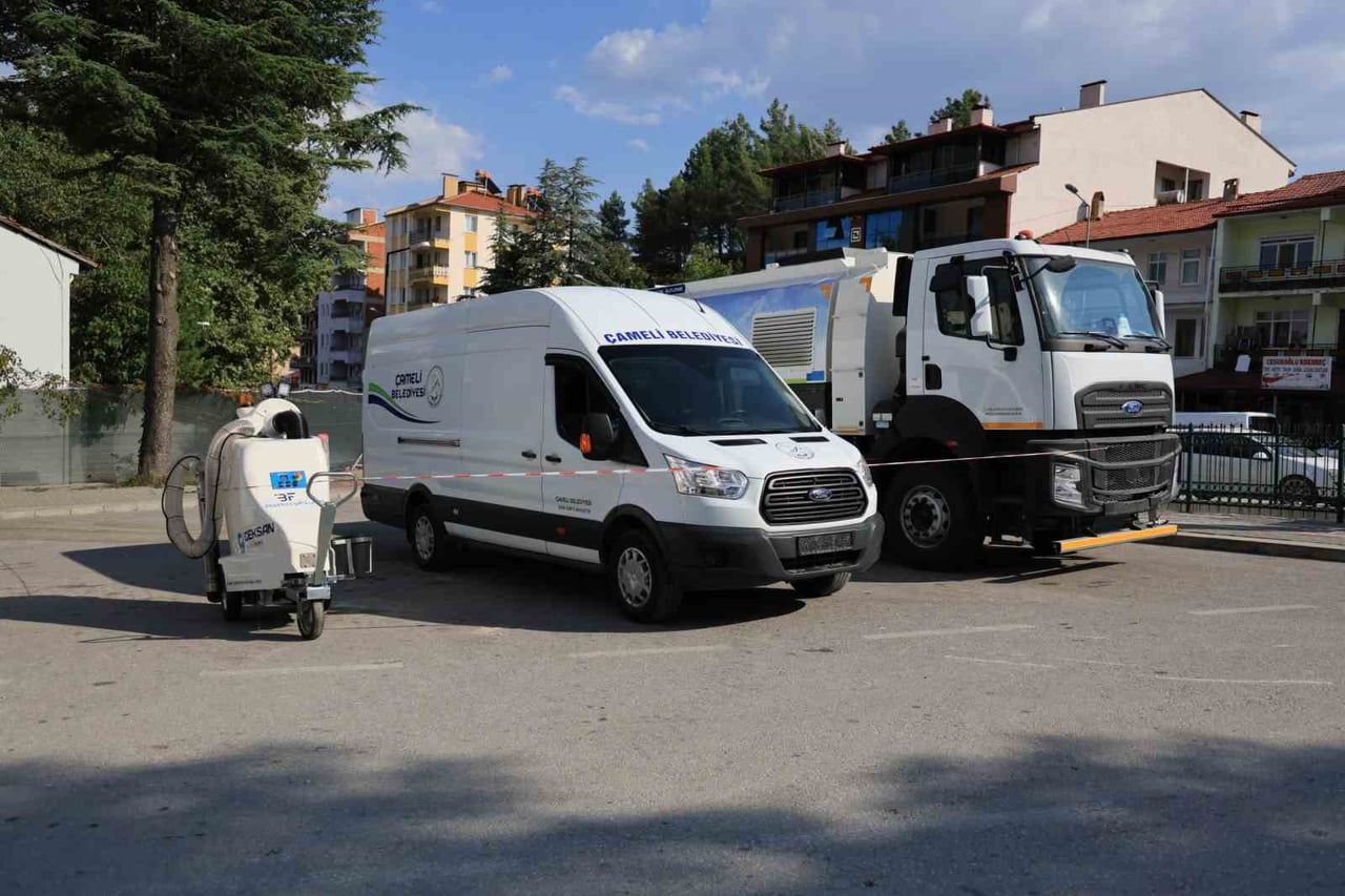 ÇAMELİ BELEDİYESİ, TEMİZLİK VE EKMEK DAĞITIM HİZMETLERİNDE KULLANILMAK ÜZERE YENİ ARAÇ VE...