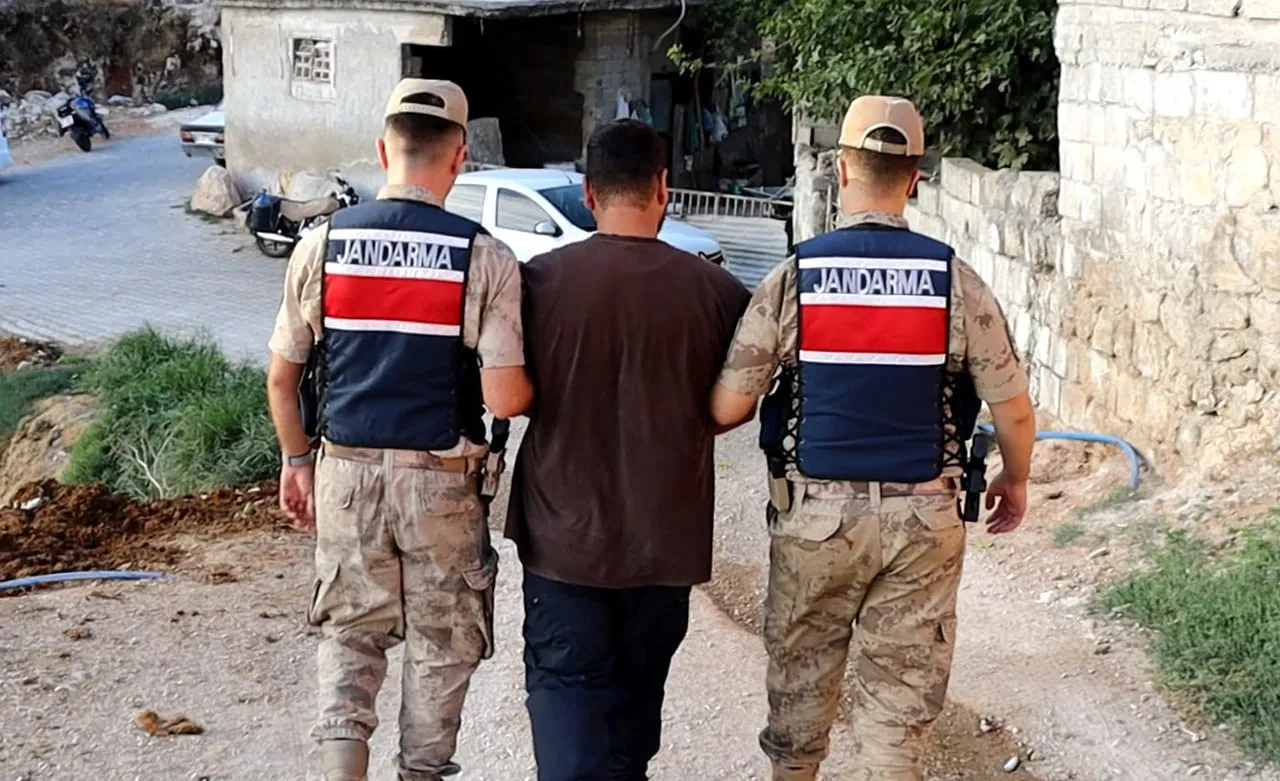 ŞANLIURFA’DA 9 YIL 2 AY KESİNLEŞMİŞ HAPİS CEZASI BULUNAN ŞAHIS YAKALANDI