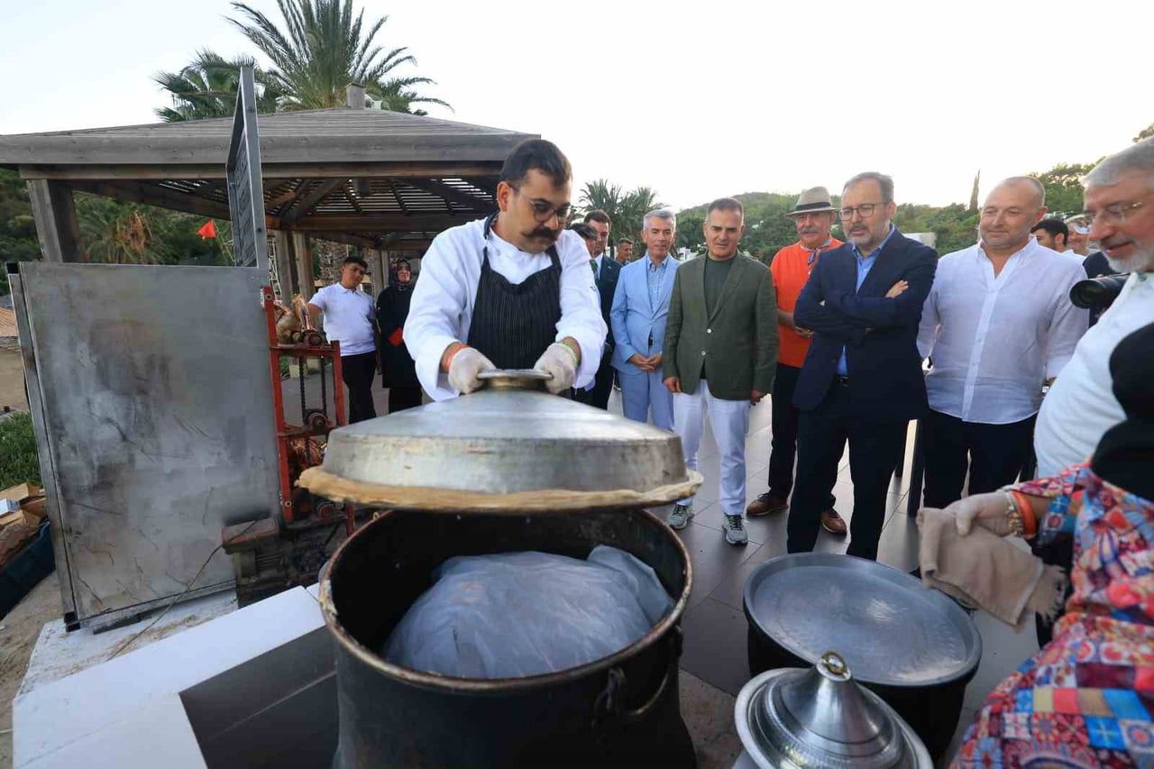 BODRUM SAHİLİNDE ÇORUM LEZZETLERİ ŞÖLENİ YAŞANDI