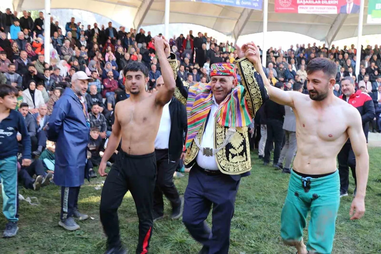 ERZURUM'UN "SAKİN KENT" ÖDÜLLÜ İLÇESİ UZUNDERE TARİHİ GÜNLERİNDEN BİRİNİ DAHA YAŞADI. TÜRKİYE...