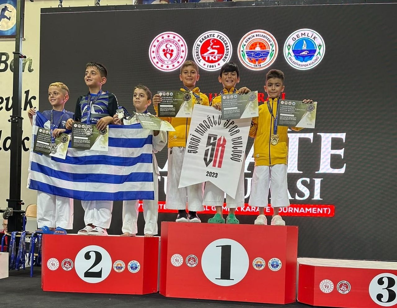 TURNUVADA MÜCADELE EDEN DÜZCE SABRİ KIROĞLU SPOR KULÜBÜ SPORCULARI, ELDE ETTİKLERİ DERECELERLE...
