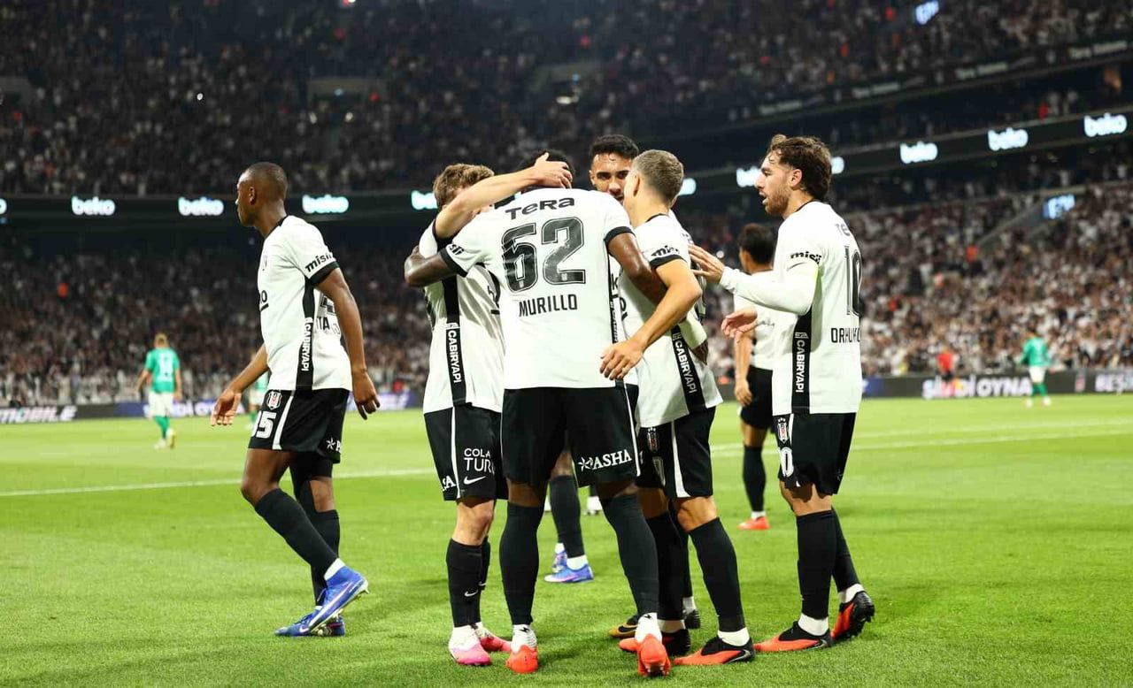 MÜSABAKANIN İLK YARISI SİYAH-BEYAZLILARIN 2-0'LIK ÜSTÜNLÜĞÜYLE TAMAMLANDI.