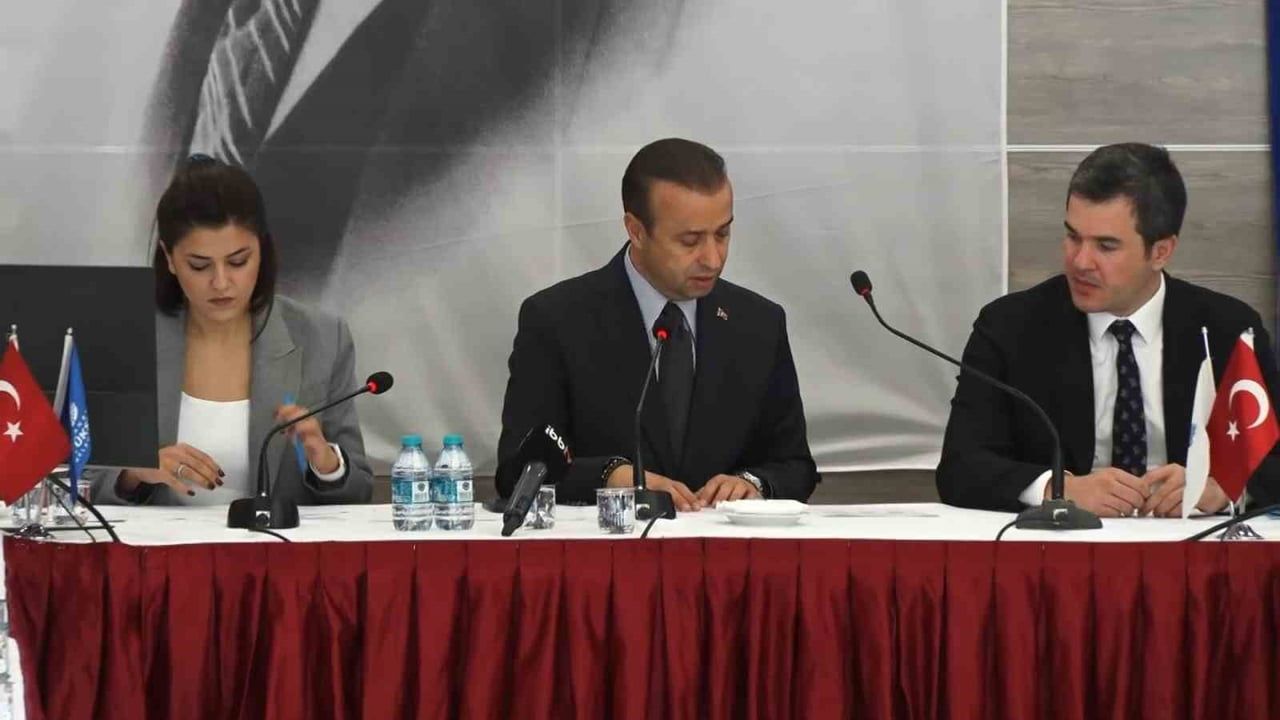 İHALE SAAT 11.00'DE YENİKAPI ETKİNLİK ALANI'NDA DÜZENLENDİ