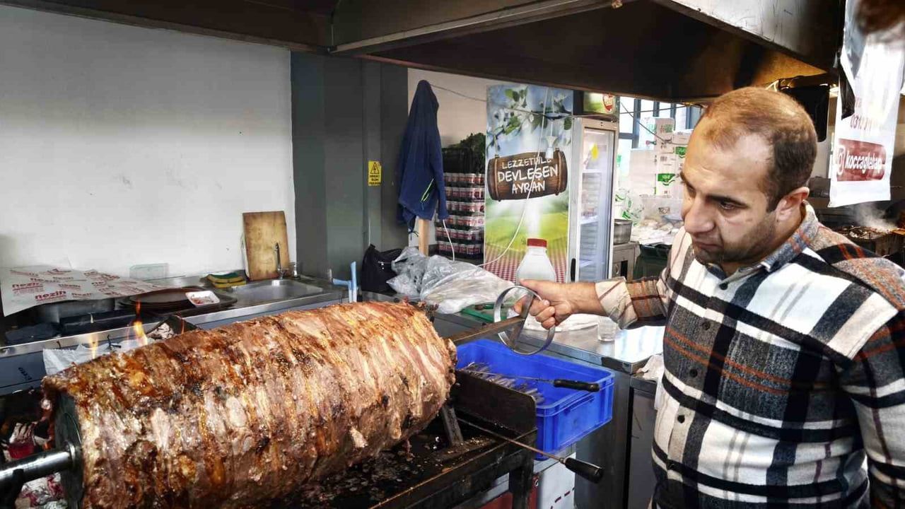ERZURUM GÜNLERİ ANKARA’DA BAŞLADI. PROGRAMIN İLK GÜNÜNDE KADAYIF DOLMASI VE CAĞ KEBABI YEME...