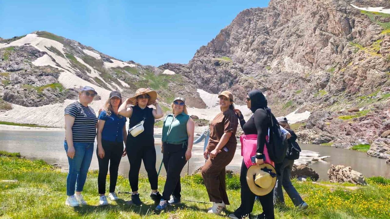 HAKKARİ’NİN YÜKSEKOVA İLÇESİNDE 3 BİN 400 RAKIMDA BULUNAN CİLO SAT BUZUL GÖLLERİ, CİLO SAT GÖLLERİ...