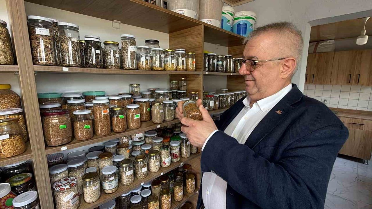 EDREMİT BELEDİYE BAŞKANI MEHMET ERTAŞ, TOHUM BANKASINDA 137 ÇEŞİT ATA TOHUMUNUN KORUNDUĞUNU...