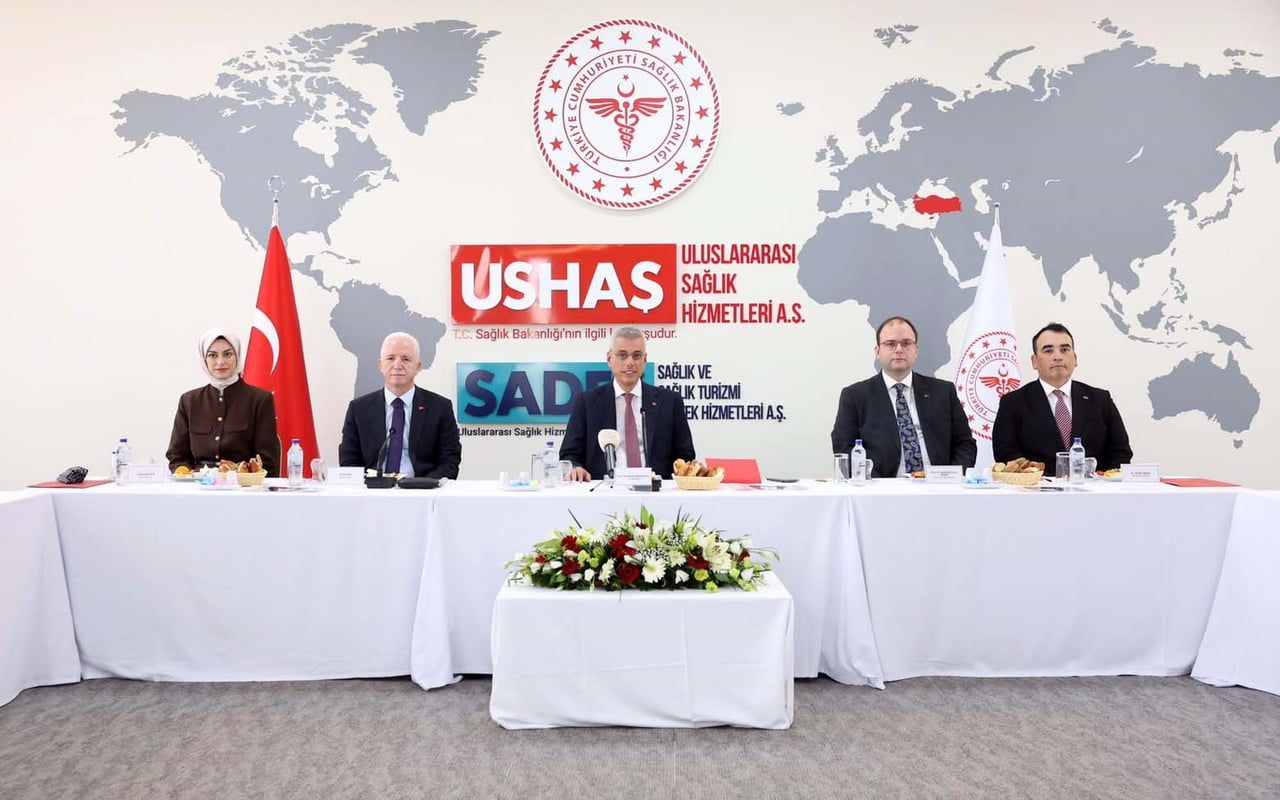 SAĞLIK BAKANI MEMİŞOĞLU, İSTANBUL'DA SAĞLIK MUHABİRLERİYLE BULUŞTU
