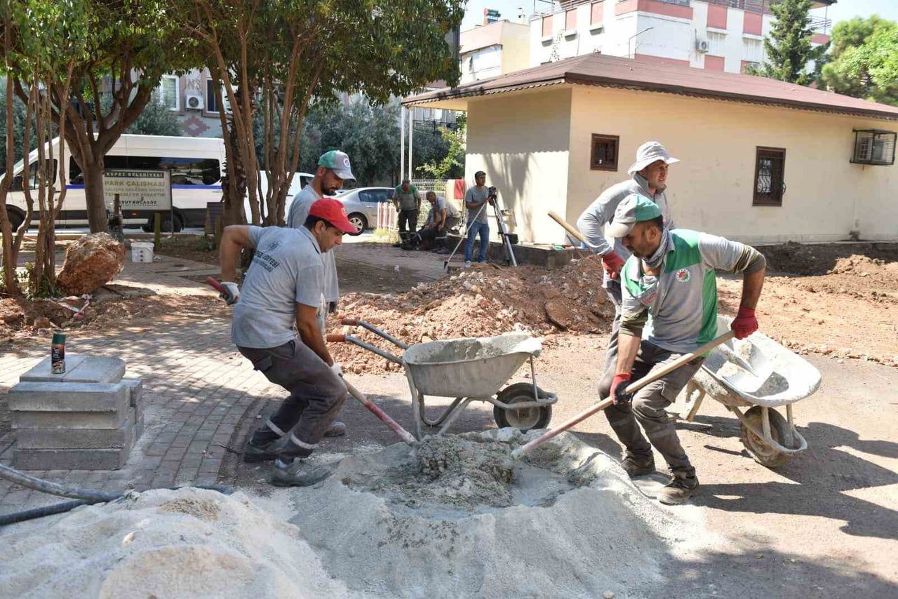 KEPEZ BELEDİYESİ, YÜKSELİŞ MAHALLESİ'NDE BULUNAN YAKLAŞIK BİN 500 METREKARELİK PARKI BAŞTAN SONA...