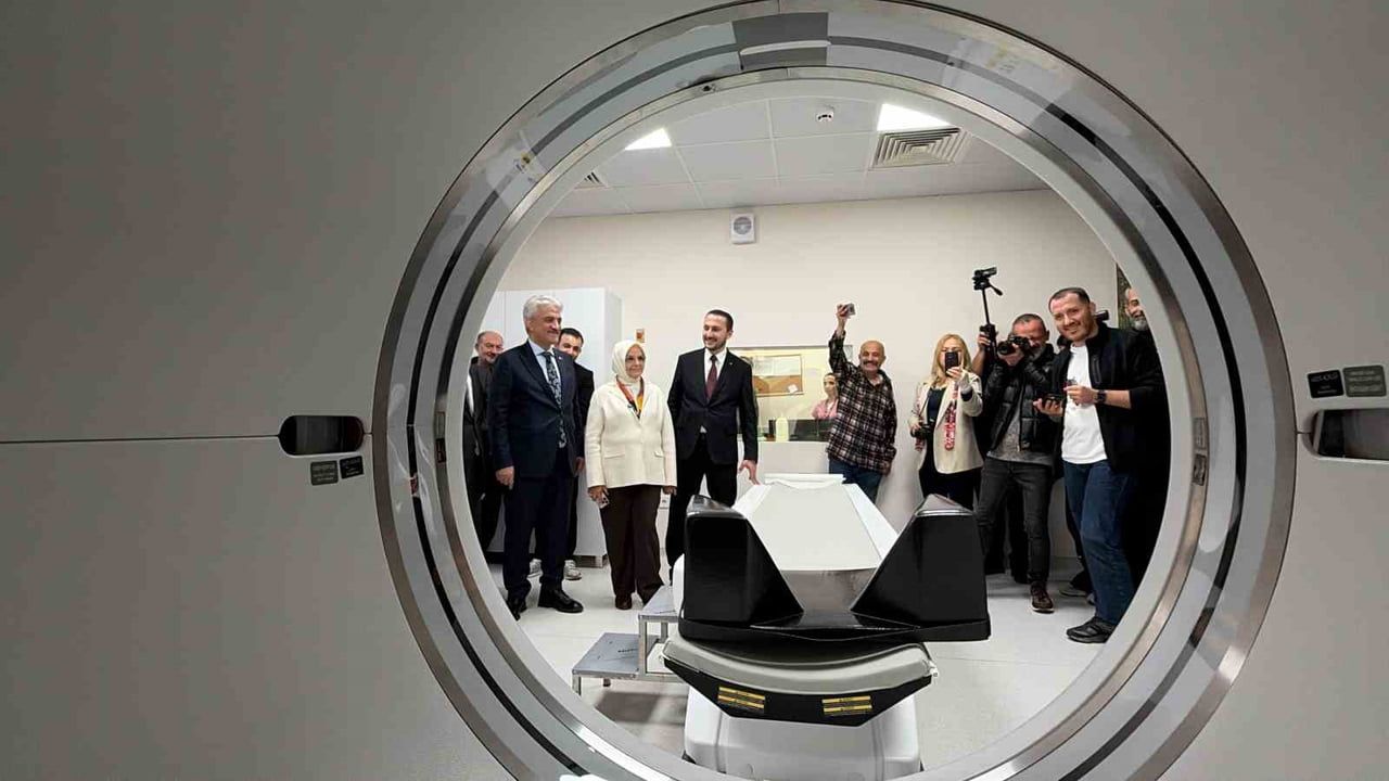 DÜZCE ATATÜRK DEVLET HASTANESİ'NDE KURULUMU TAMAMLANAN PET-CT CİHAZI, KANSER TEŞHİSİNDE ÖNEMLİ BİR...