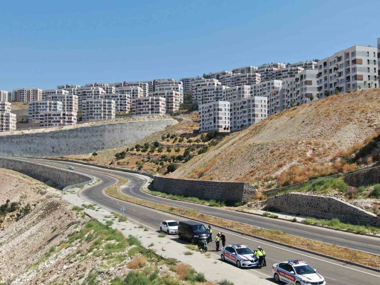 KİLİS’TE DRONE DESTEKLİ TRAFİK DENETİMİ