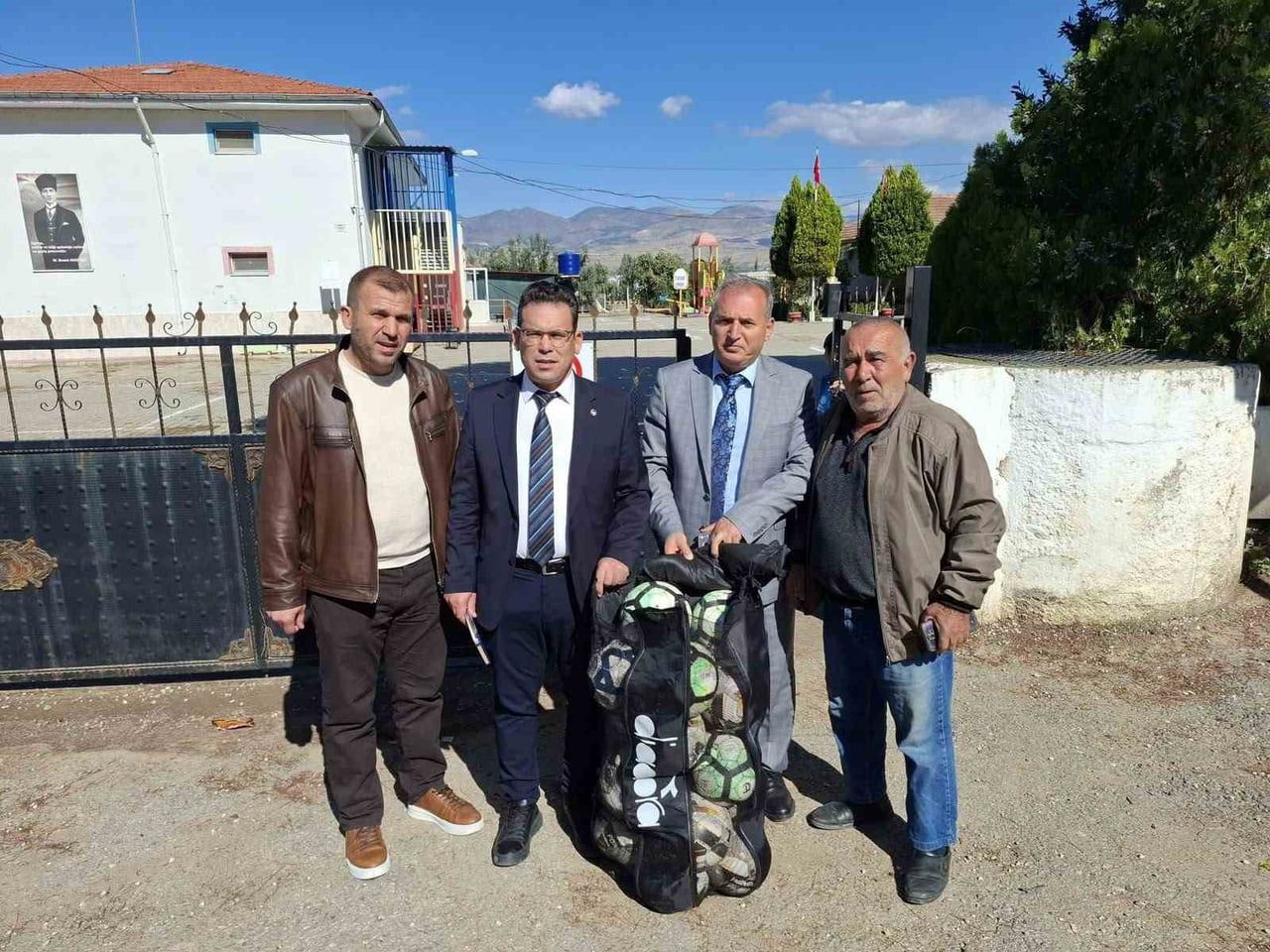 SARIGÖL İLÇE MİLLİ EĞİTİM MÜDÜRÜ YILDIRAY DEMİRTAŞ VE ŞUBE MÜDÜRÜ YÜKSEL KANYILMAZ, BAĞLICA HALİL...