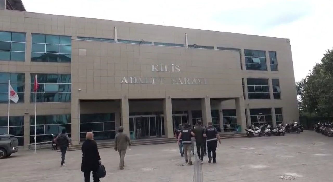 KİLİS'TE 'NİTELİKLİ DOLANDIRICILIK' SUÇUNA YÖNELİK DÜZENLENEN OPERASYONDA YAKALANAN 5 ŞÜPHELİDEN...
