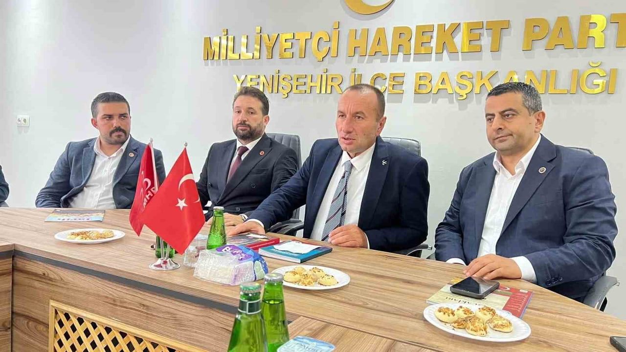 MİLLİYETÇİ HAREKET PARTİSİ (MHP) BURSA İL BAŞKANI MEHMET EMİN ÖZCANBAZ, BERABERİNDEKİ İL YÖNETİM...