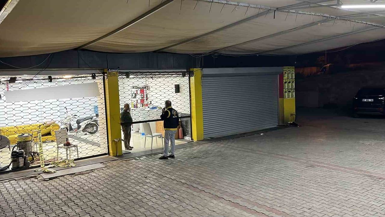 ANTALYA’NIN ALANYA İLÇESİNDE BİR OTO YIKAMA DÜKKANINDA ÇIKAN SİLAHLI OLAYDA 1 KİŞİ HAYATINI...