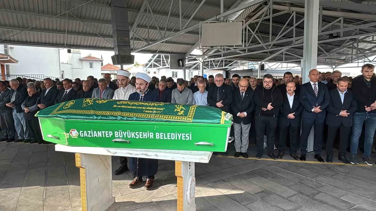 GAZİANTEP'TE GEÇİRDİĞİ RAHATSIZLIK NEDENİYLE HAYATINI KAYBEDEN SPOR GAZETECİSİ KENAN YÜCEL...