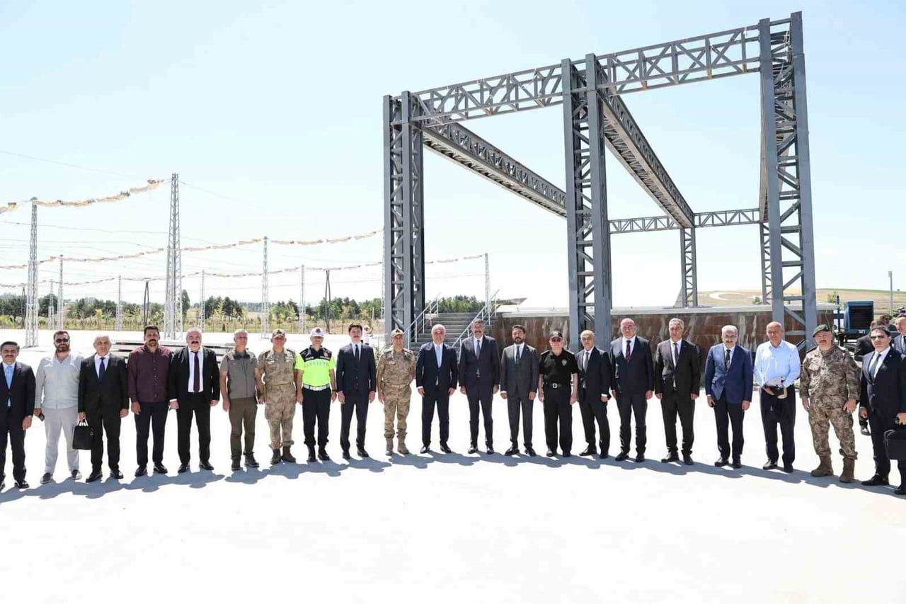 İÇİŞLERİ BAKAN YARDIMCISI ÇELİK, MALAZGİRT ZAFERİ ETKİNLİKLERİNİN YAPILACAĞI ALANI...
