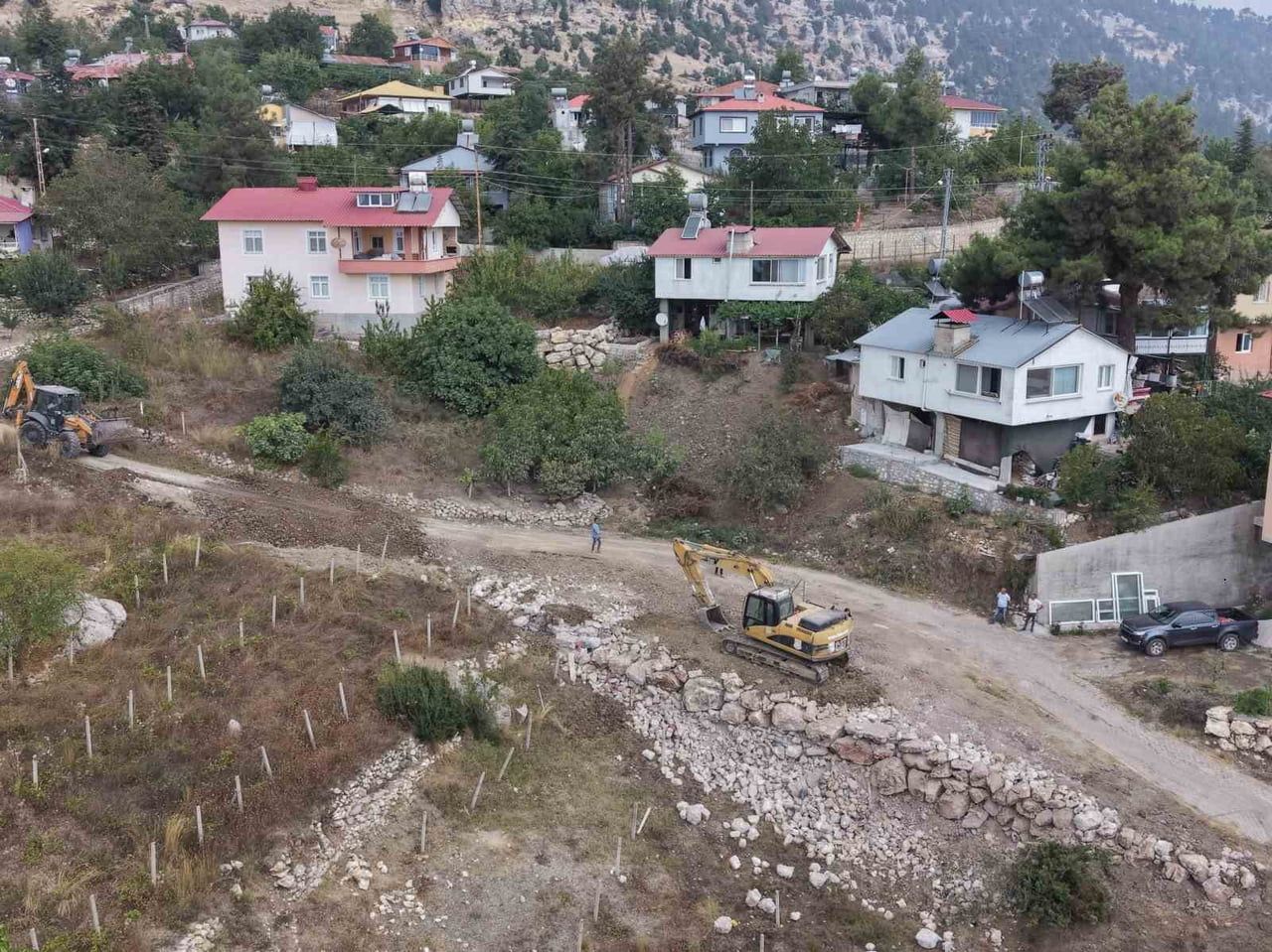 TARSUS BELEDİYESİ TARAFINDAN BOZTEPE MAHALLESİ’NDE YÜRÜTÜLEN YOL VE PARKE ÇALIŞMALARI KAPSAMINDA 3...