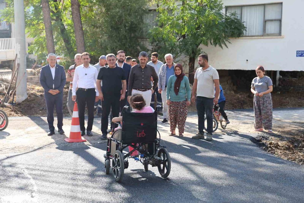 ÇALIŞMAYI YERİNDE İNCELEMEK VE HATİCE İLE AİLESİNİ ZİYARET ETMEK ÜZERE KARAÖZ MAHALLESİ'NE GİDEN...