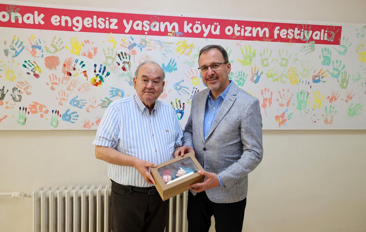 MEHMET MUHARREM KASAPOĞLU (SAĞDA) VE BURHAN ÖZFATURA (SOLDA) (ARŞİV)