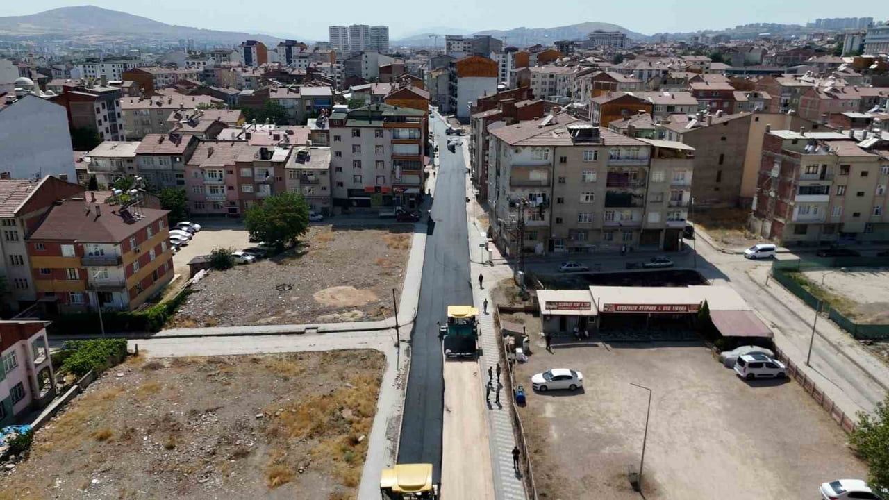 ELAZIĞ’DA BELEDİYE BAŞKANI ŞAHİN ŞERİFOĞULLARI TARAFINDAN KENT GENELİNDE BAŞLATILAN ASFALTLAMA...