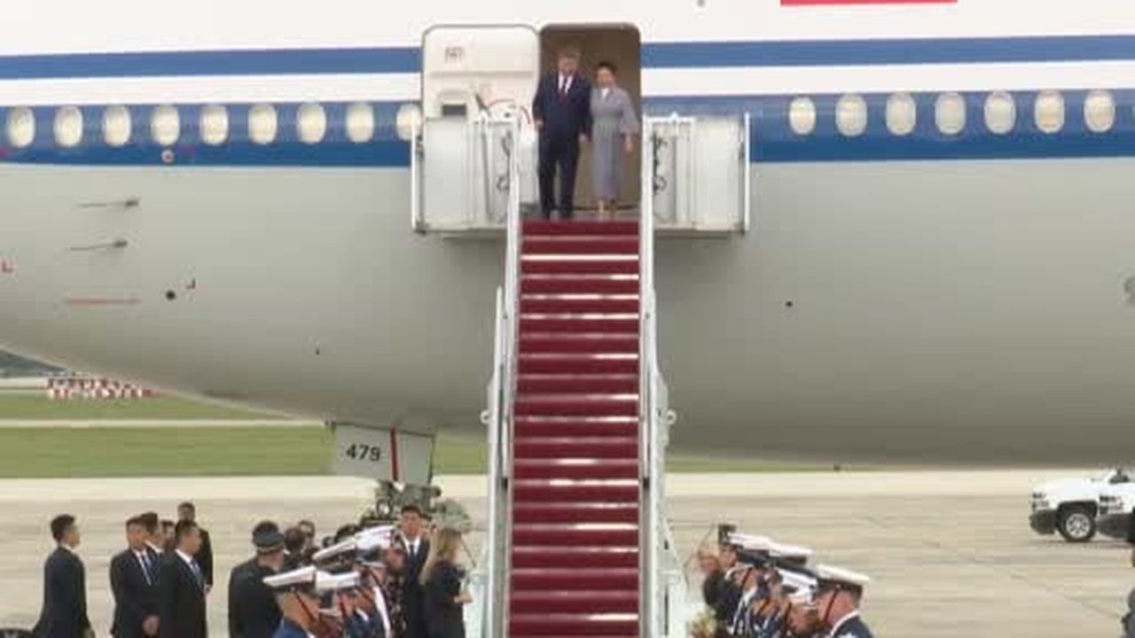 ABD Başkanı Donald Trump, Çinli mevkidaşı Xi Jinping'i Joint Base Andrews Hava Üssü'nde kırmızı...