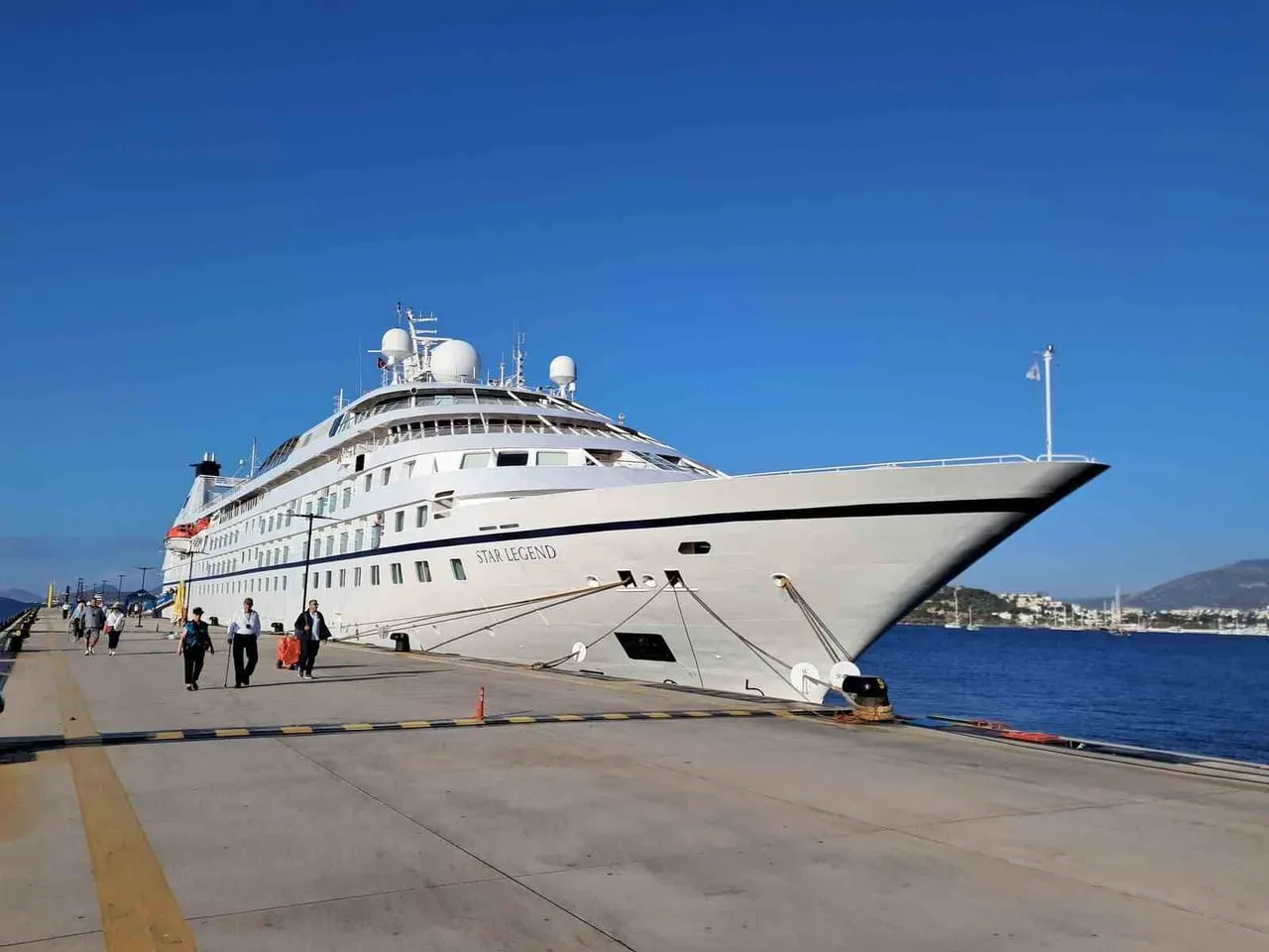 BAHAMA BAYRAKLI LÜKS KRUVAZİYER "STAR LEGEND", 300 YOLCUSUYLA BODRUM’U ZİYARET ETTİ.