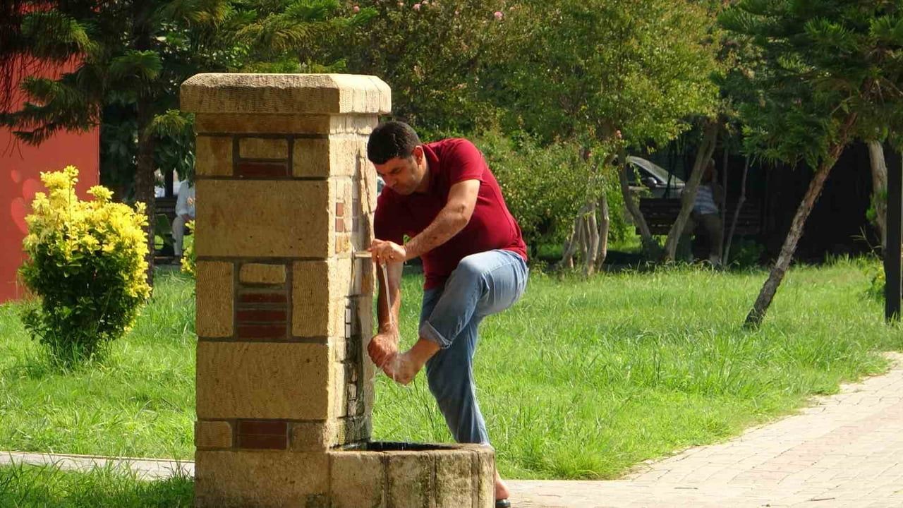 TÜRKİYE’NİN EN SICAK İLLERİNİN BAŞINDA GELEN ADANA’DA, TAKVİMLER SONBAHARI GÖSTERSE DE KAVURUCU...