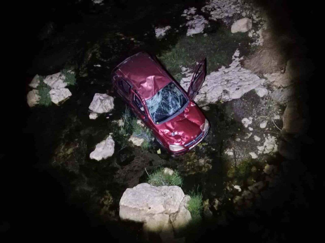 KASTAMONU’NUN İHSANGAZİ İLÇESİNDE OTOMOBİLİN KÖPRÜDEN ÇAYA UÇMASI NETİCESİNDE 4 KİŞİ...