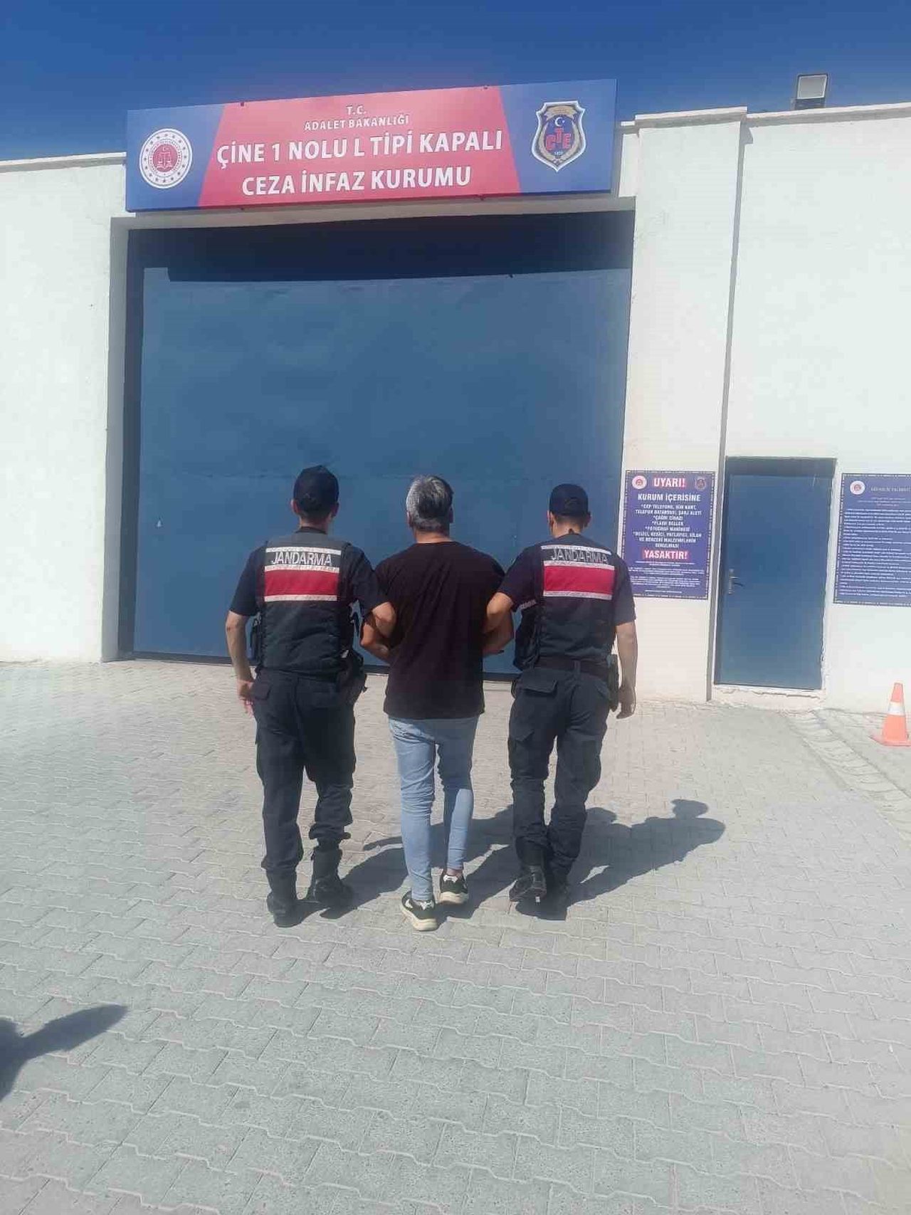 AYDIN’IN KARPUZLU İLÇESİNDE JANDARMA EKİPLERİNCE GERÇEKLEŞTİRİLEN ÇALIŞMADA, HAKKINDA 8 YIL 4 AY 7...