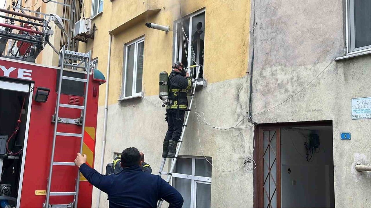 SİNOP’TA BİR EVDE KOMBİNİN ELEKTRİK BAĞLANTISINDA ÇIKAN YANGIN, İTFAİYE EKİPLERİNİN MÜDAHALESİYLE...