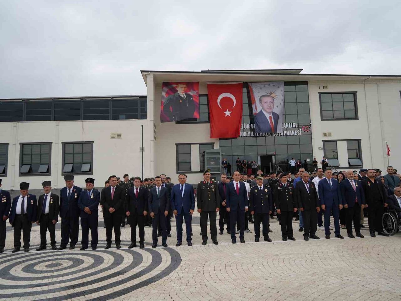 IĞDIR’DA 19 EYLÜL GAZİLER GÜNÜ DOLAYISIYLA ÇELENK SUNULDU
