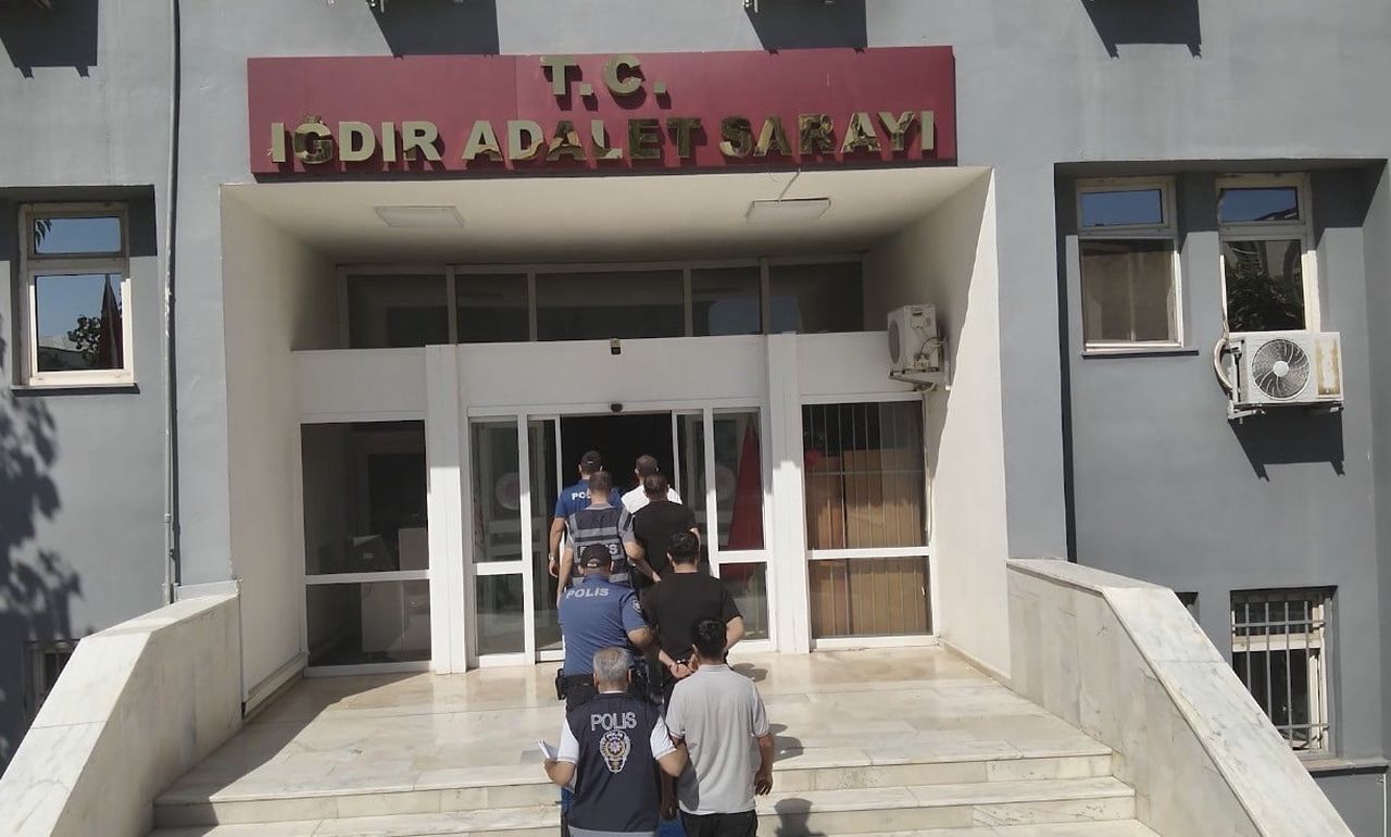 IĞDIR’DA YAĞMA, YARALAMA VE TEHDİT OLAYININ ŞÜPHELİLERİ YAKALANDI