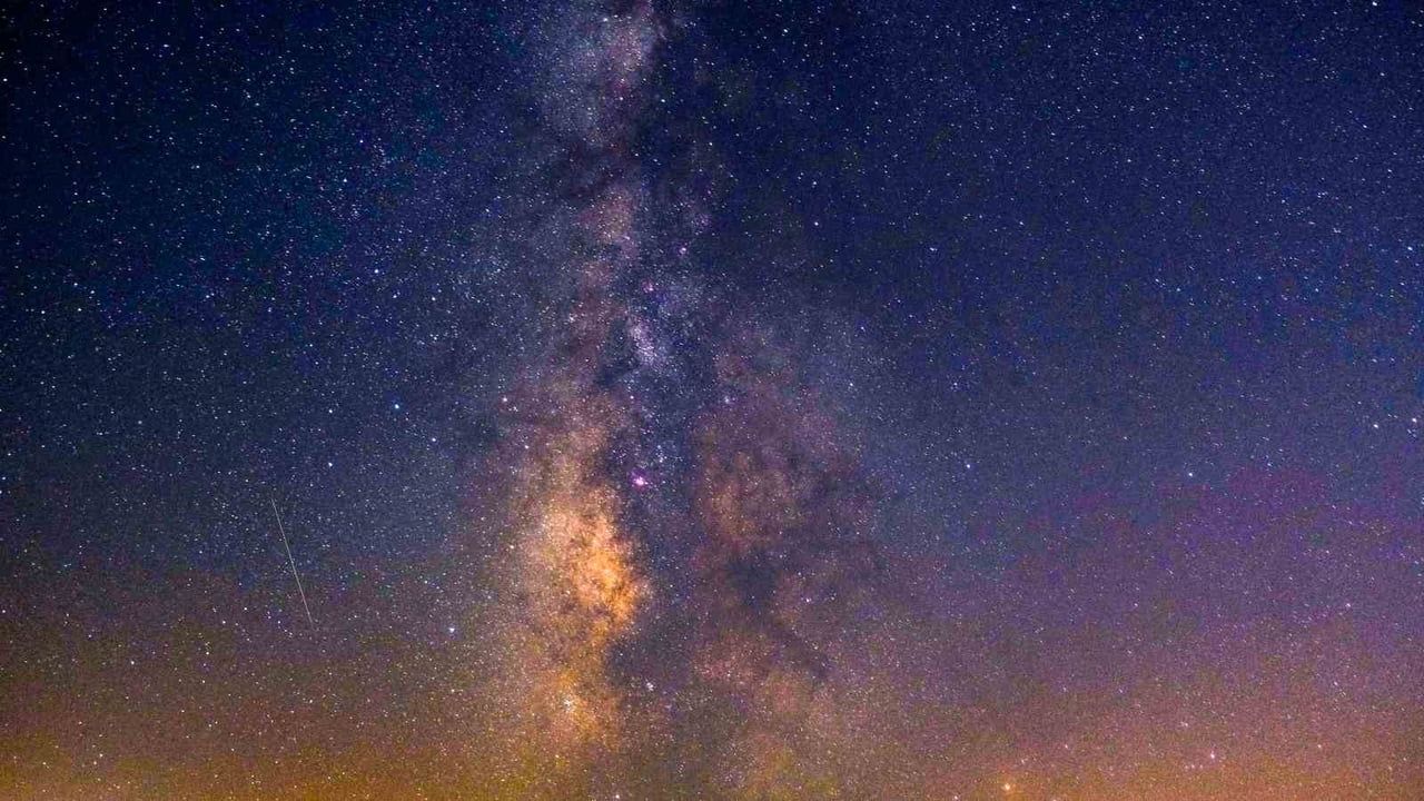 HALK ARASINDA "YILDIZ KAYMASI" OLARAK BİLİNEN PERSEİD METEOR YAĞMURU KARAMAN’DA GÖRSEL ŞÖLEN...