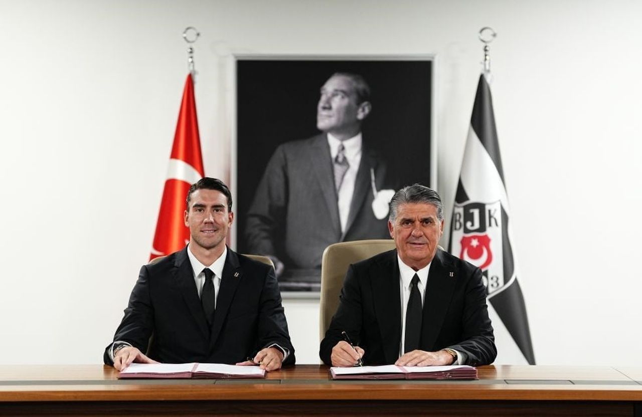 BEŞİKTAŞ, SIRP FORVET DUSAN VLAHOVİC İLE 3 YILLIK SÖZLEŞME İMZALANDIĞINI KAMUYU AYDINLATMA...