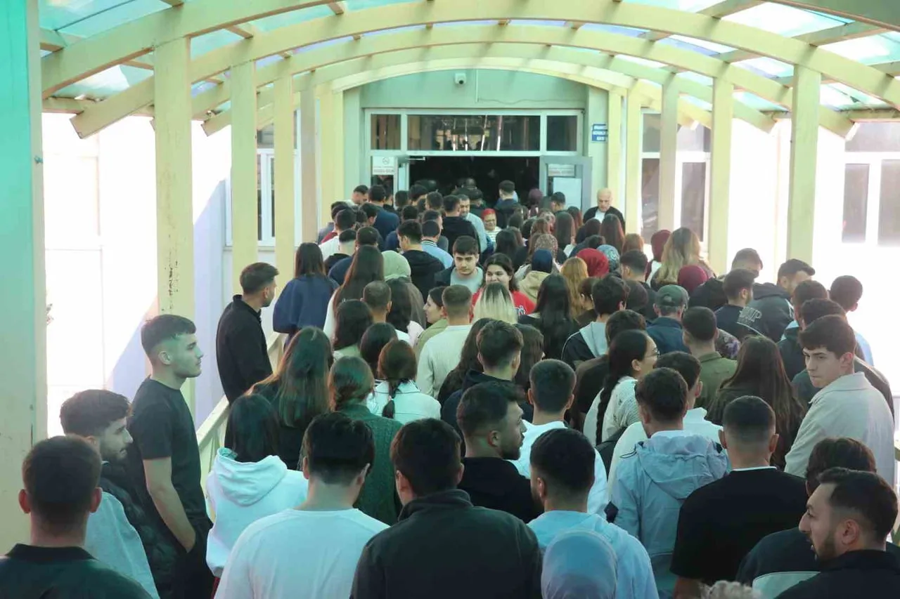ÖLÇME SEÇME VE YERLEŞTİRME MERKEZİ (ÖSYM) TARAFINDAN DÜZENLENEN VE 2 MİLYON 985 BİN 438 ADAYIN...