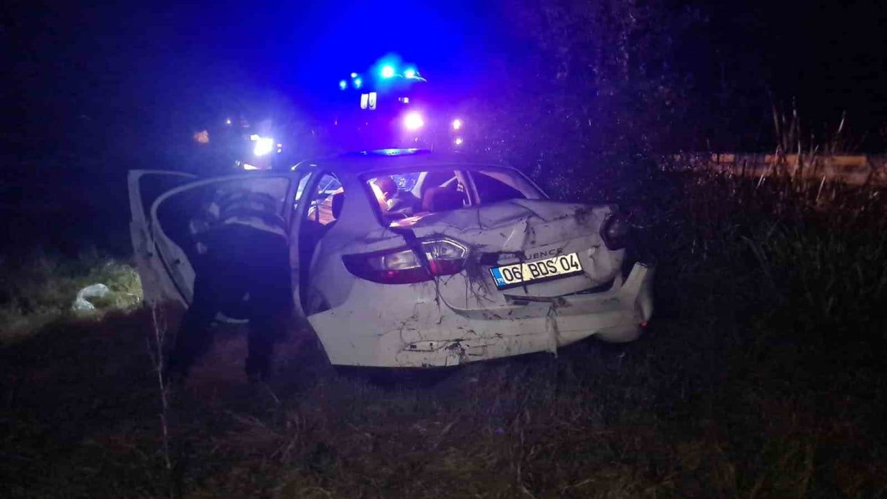 ZONGULDAK’IN ÇAYCUMA İLÇESİNE BAĞLI NEBİOĞLU BELDESİNDE KONTROLDEN ÇIKAN OTOMOBİL ARAZİYE UÇTU....