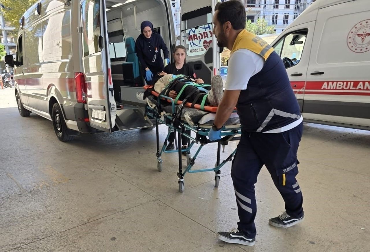 BURSA’NIN İNEGÖL İLÇESİNDE İKİ OTOMOBİLİN ÇARPIŞMASI SONUCU MEYDANA GELEN TRAFİK KAZASINDA 1'İ...