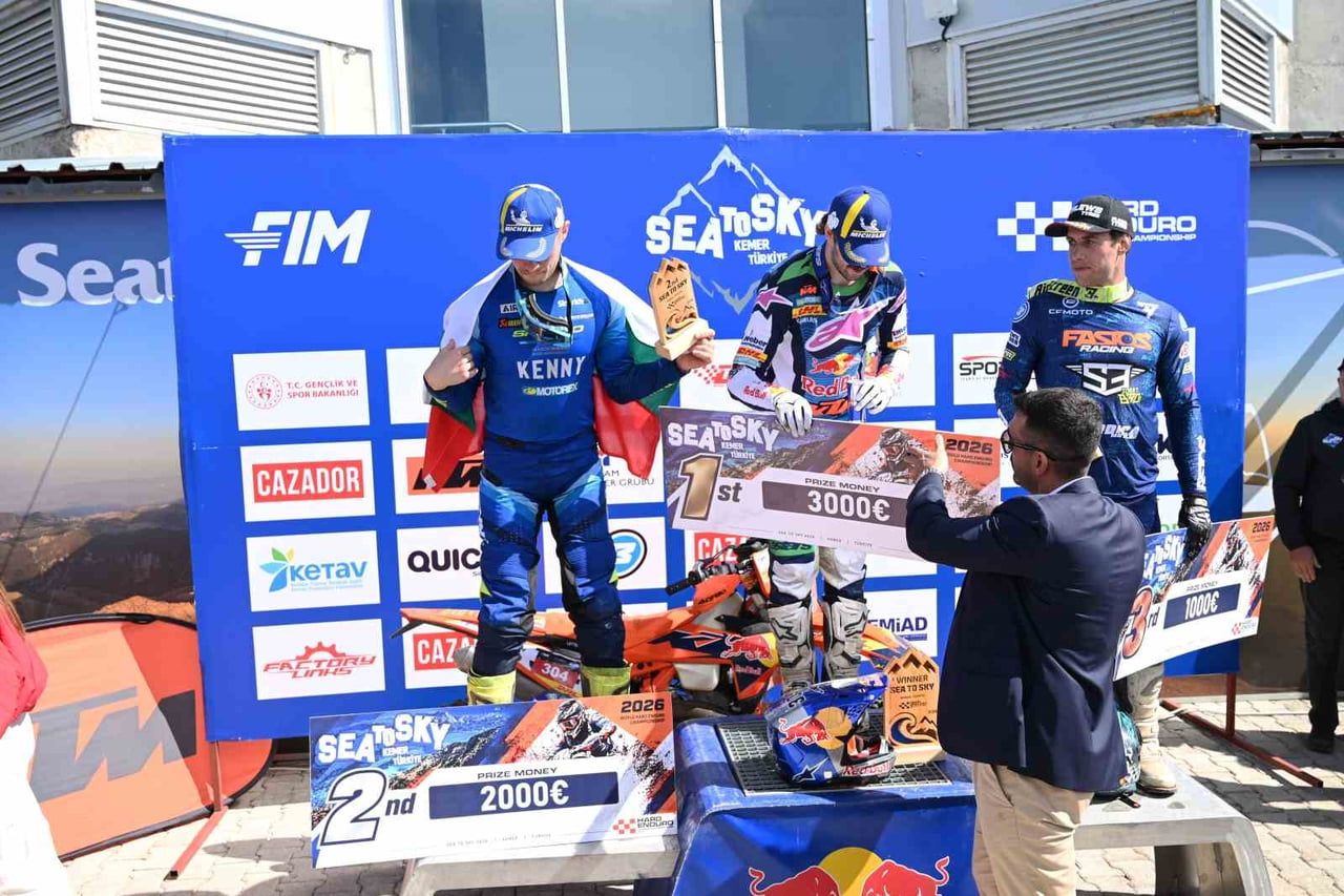 KEMER'DE BU YIL 17'NCİSİ DÜZENLENEN SEA TO SKY ENDURO MOTOSİKLET YARIŞI, DAĞ ETABIYLA SONA ERDİ....